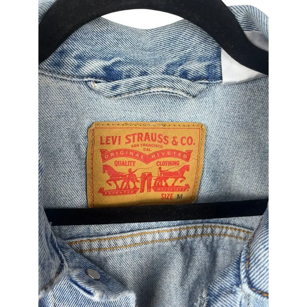 Levi’s Denim Trucker Jacket — Men’s Medium Classic Button Front